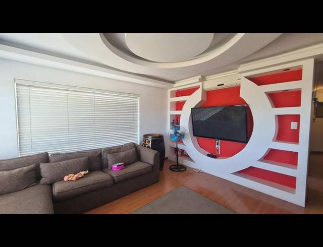 2 BEDROOM PROPERTY TO RENT IN STRAND CENTRAL